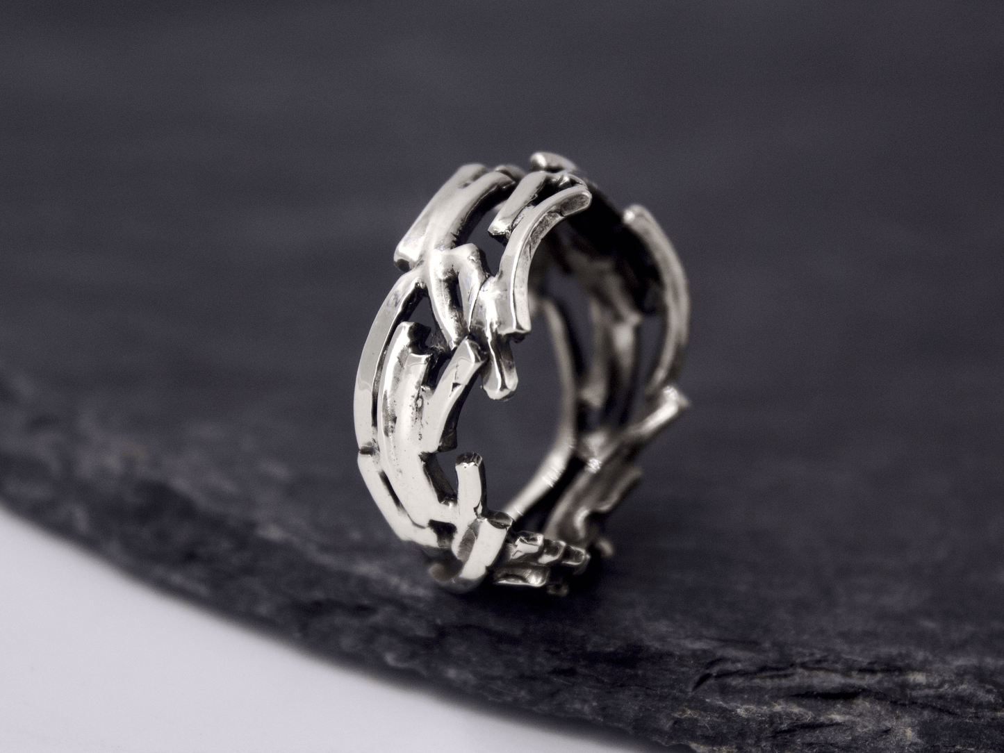 Anello art. 468 in argento, ispirato al mare di notte, riflessi e moto ondoso, design unico e fatto a mano.