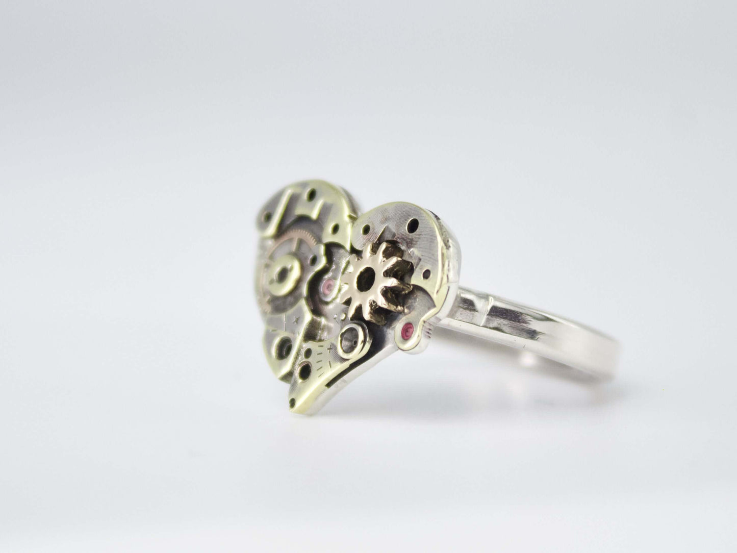Anello cuore steampunk Glimoire in metallo con ingranaggi decorativi e dettagli vintage