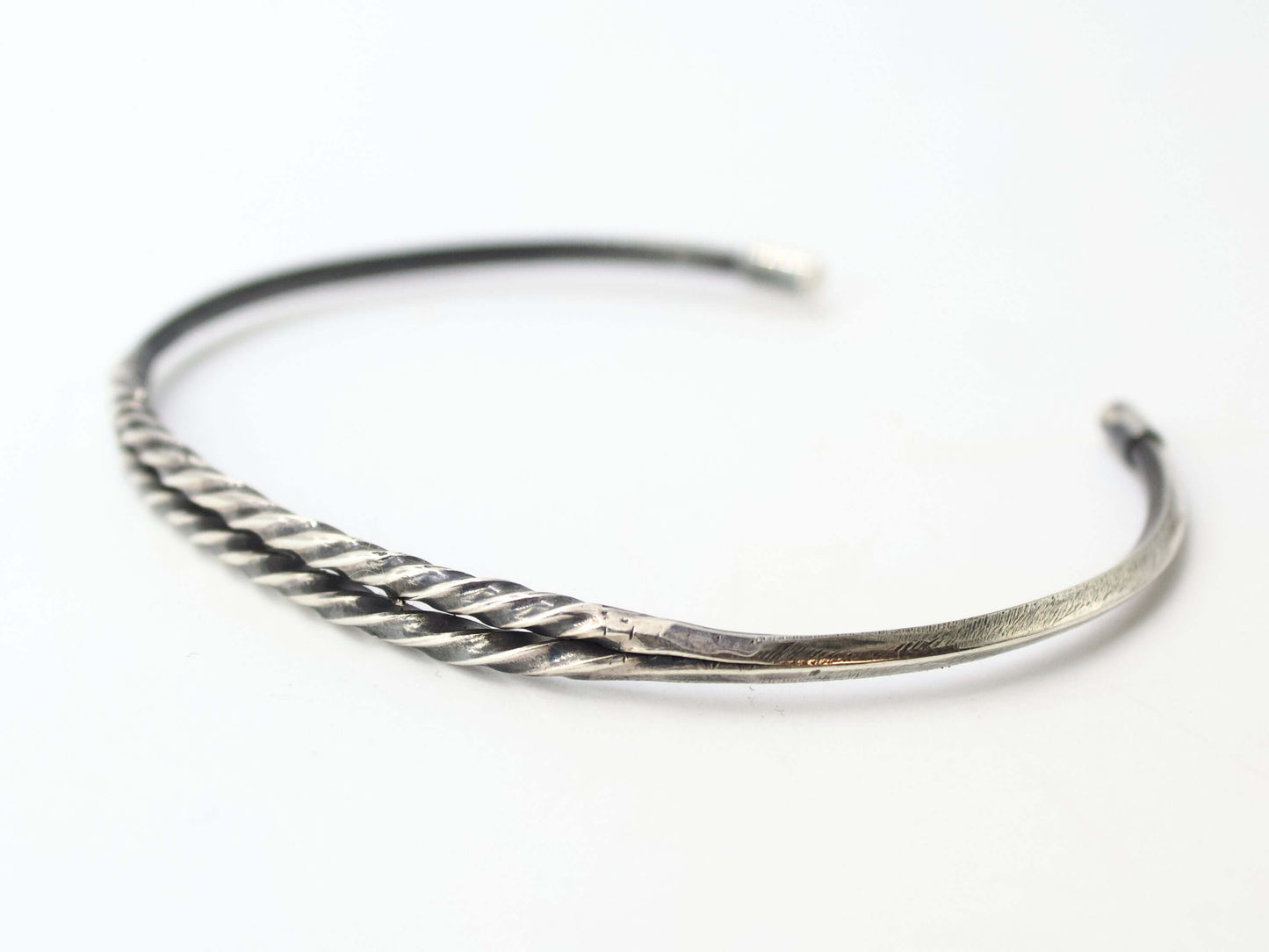 Bracciale in argento intrecciato Glimoire con design elegante e finitura lucida artigianale