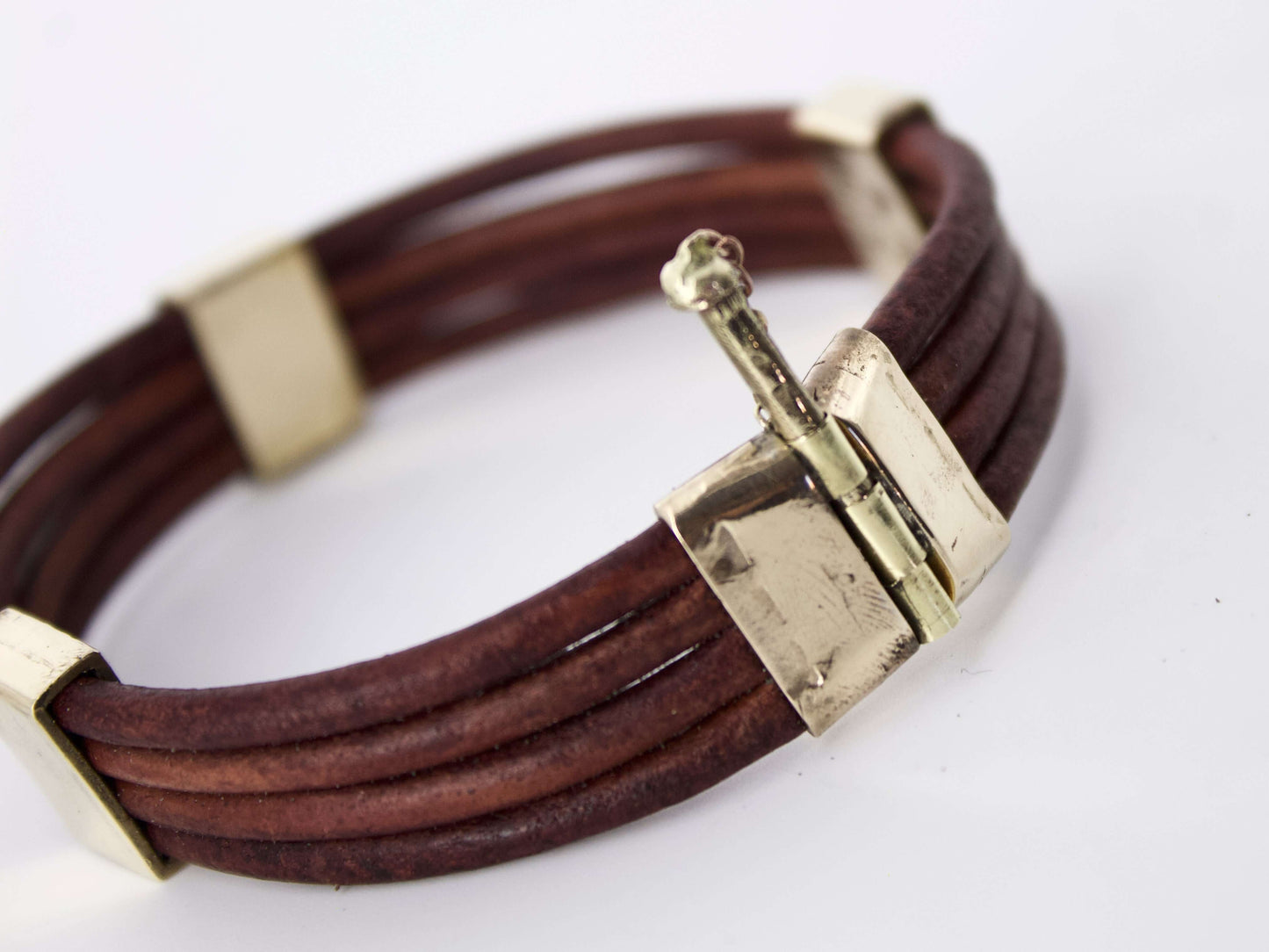 Bracciale Glimoire in pelle marrone con chiusura a forma di chiave color oro