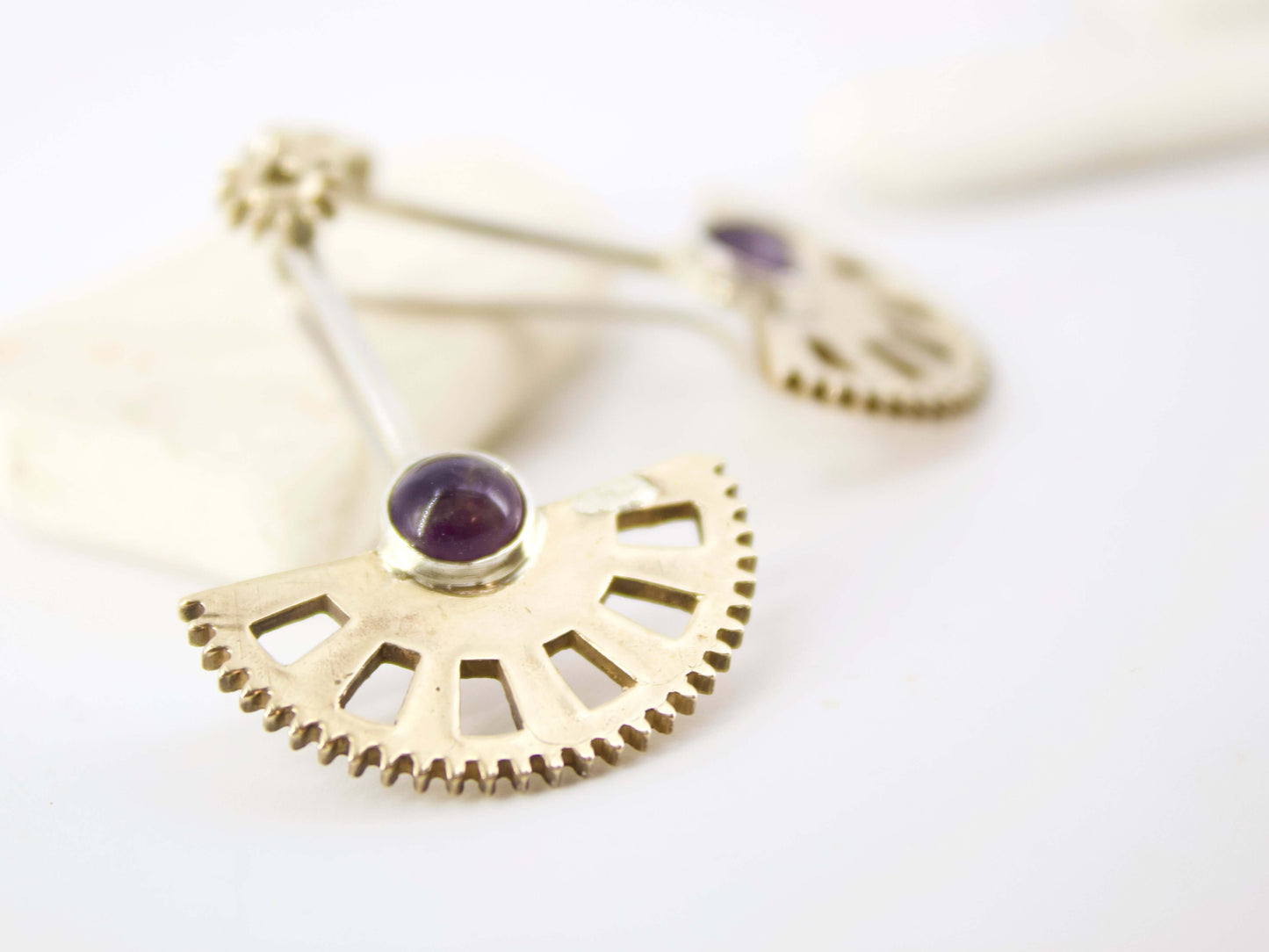 Glimoire orecchini pendenti ametista in argento con cabochon tondo e design a ventaglio artigianale