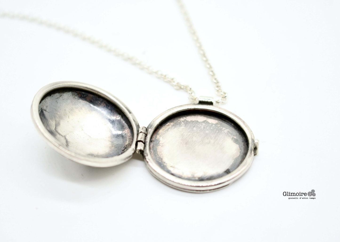 Collana Glimoire portafoto mondo in argento con medaglione apribile per foto