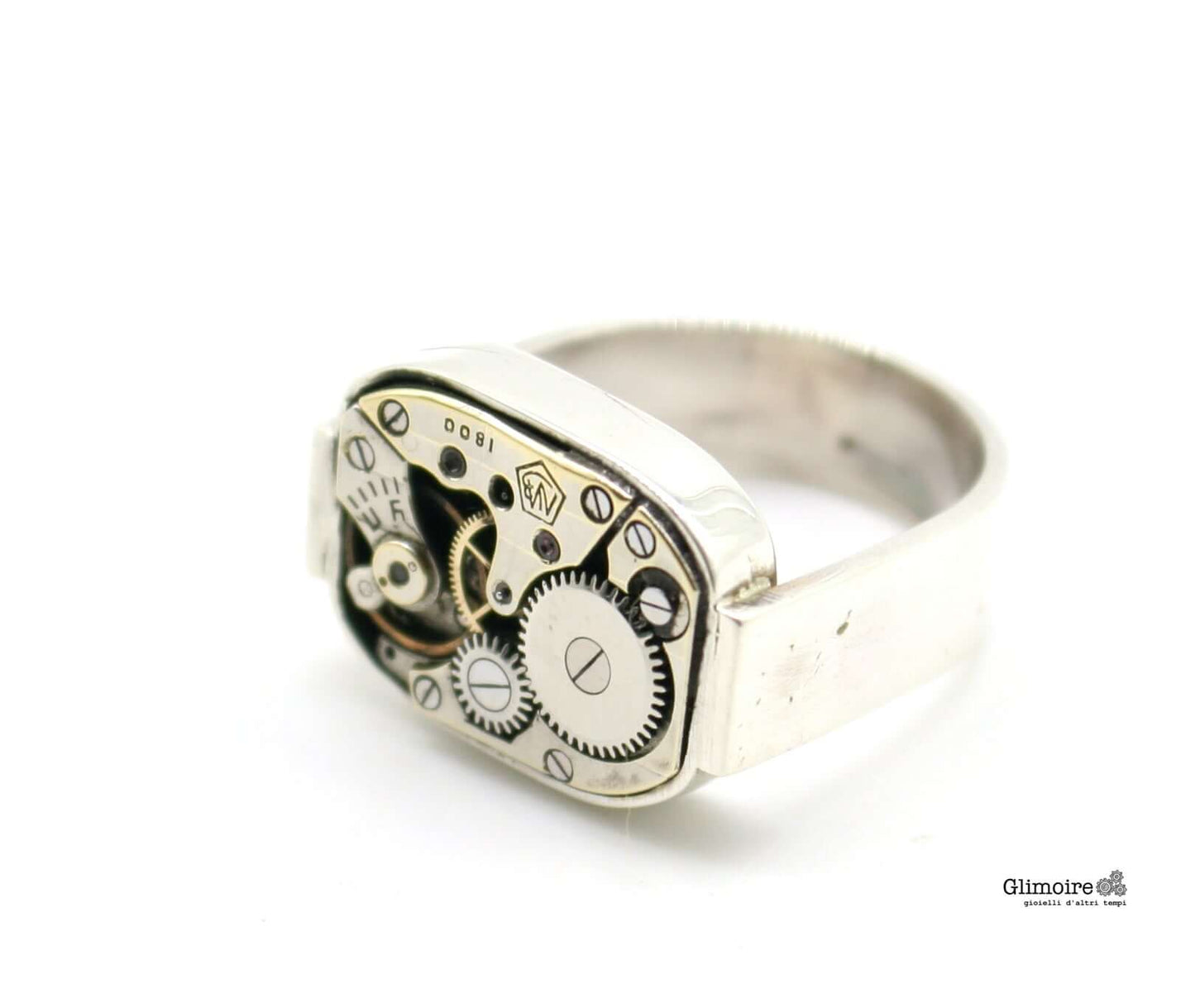 Anello squadrato con ingranaggi vintage con dettagli meccanici visibili in argento