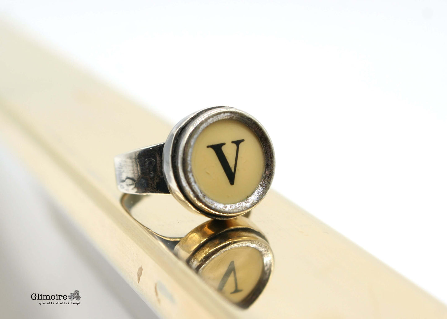 Anello con tasto di macchina da scrivere iniziali