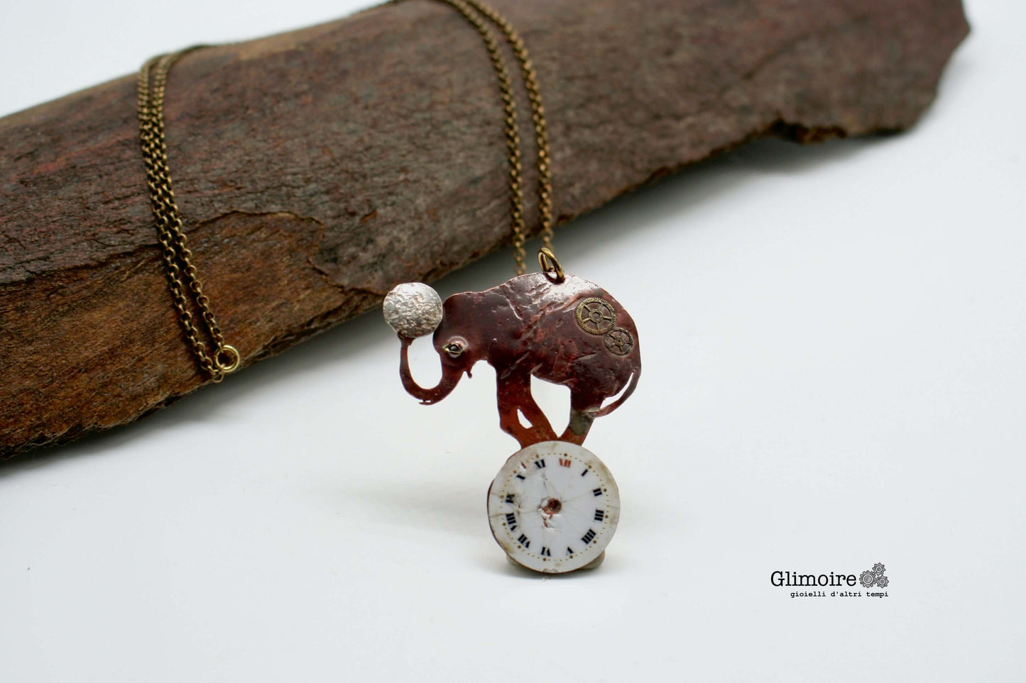 Collana elefante Glimoire con pendente elefante marrone su catena dorata elegante