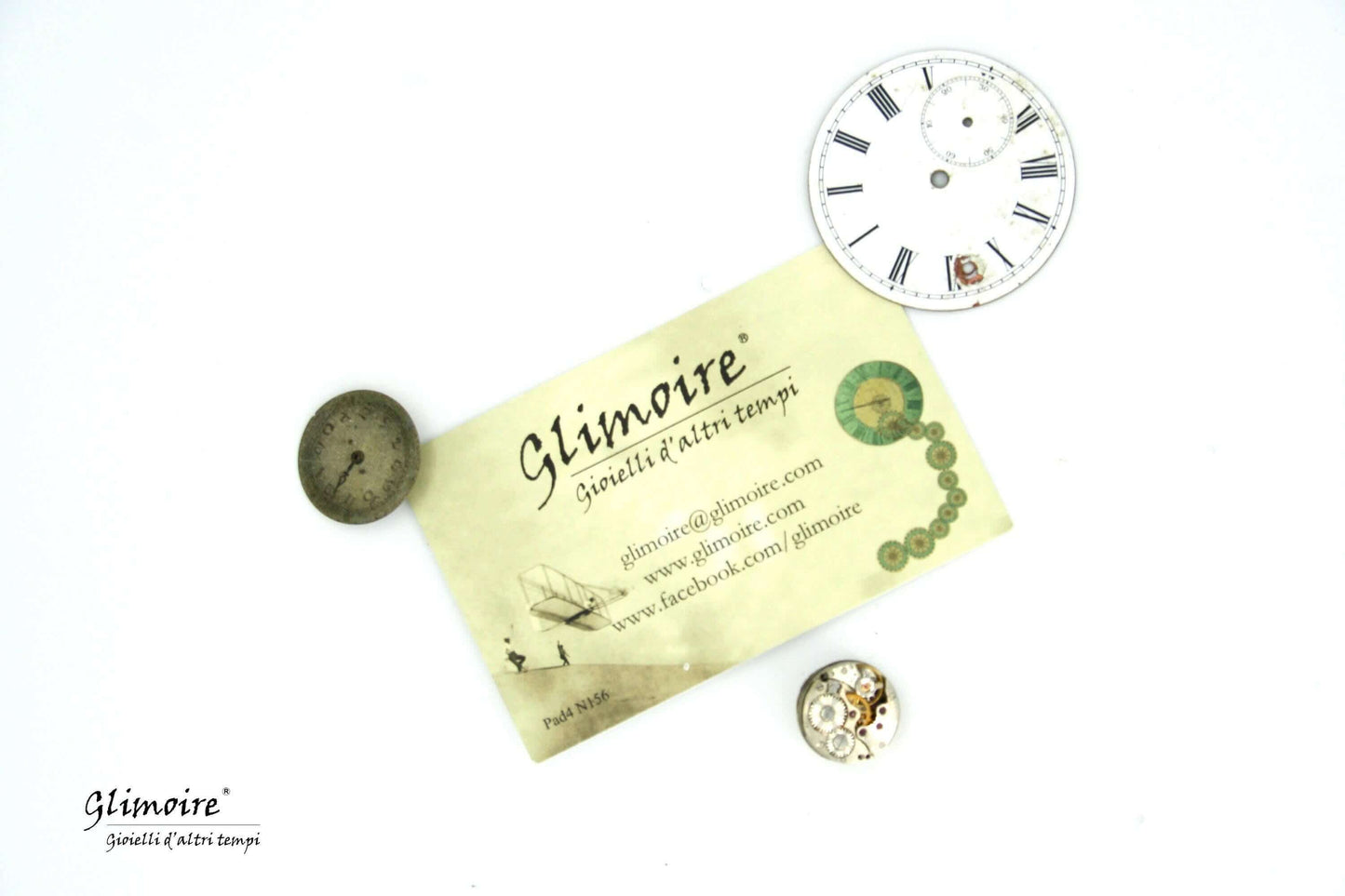 Collana meccanismo artigianale Glimoire con dettagli di orologio vintage e componenti meccanici