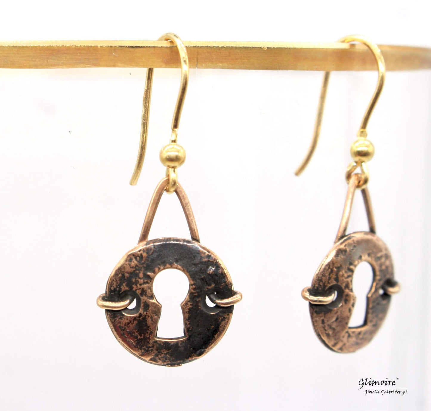 Orecchini con serrature in metallo brunito a forma di lucchetto pendenti di Glimoire