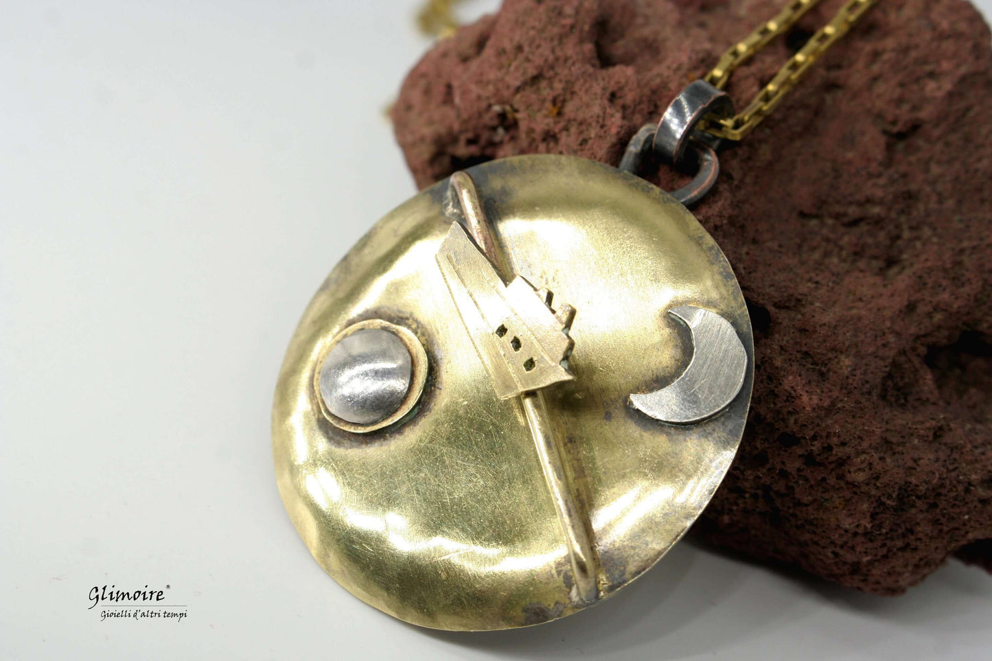 Glimoire collana con pendente artistico viaggio notte giorno piastra rotonda in ottone con luna e disco solare in argento