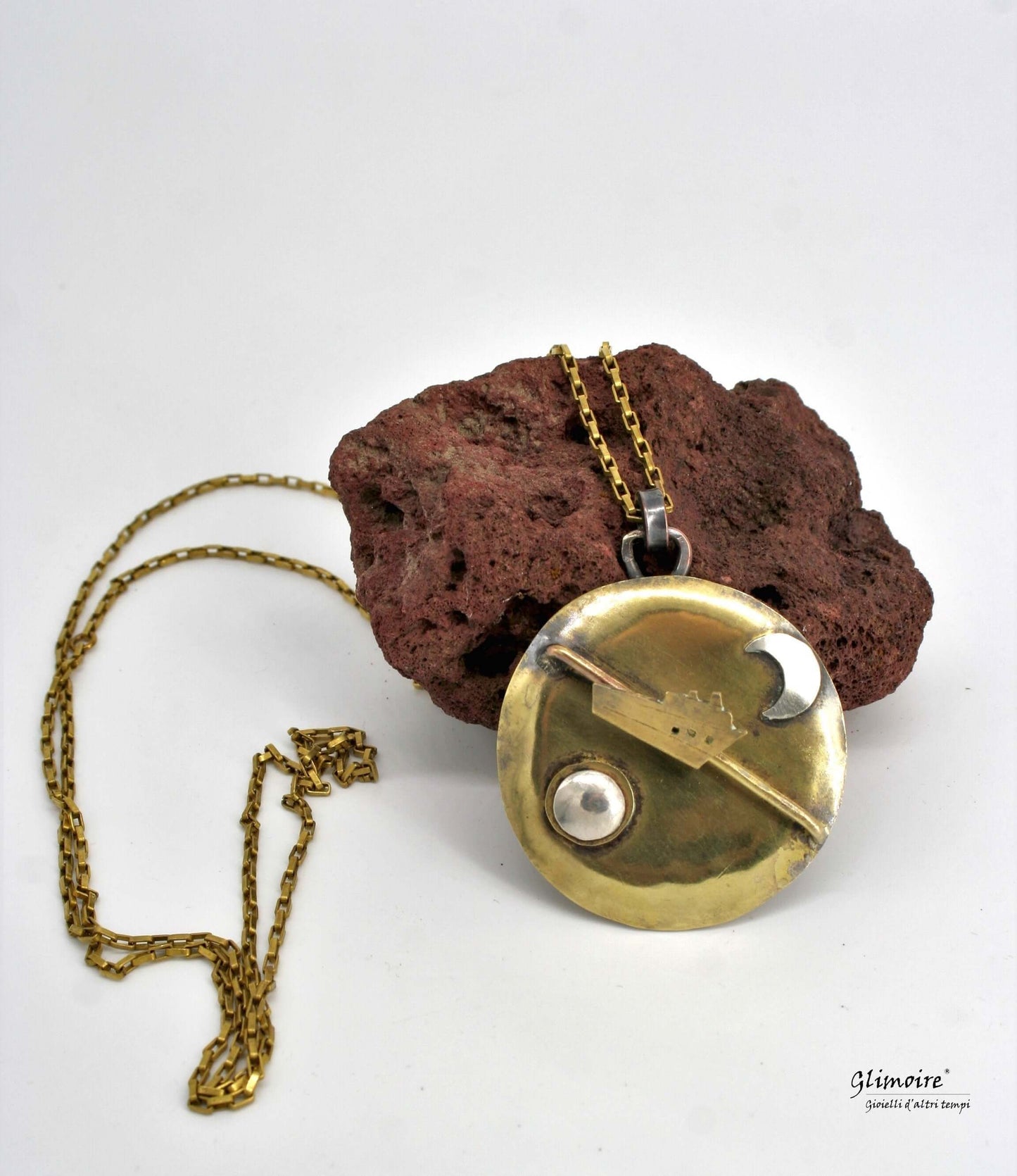 Collana Glimoire con pendente artistico viaggio notte giorno in ottone rotondo con luna e sfera su catena
