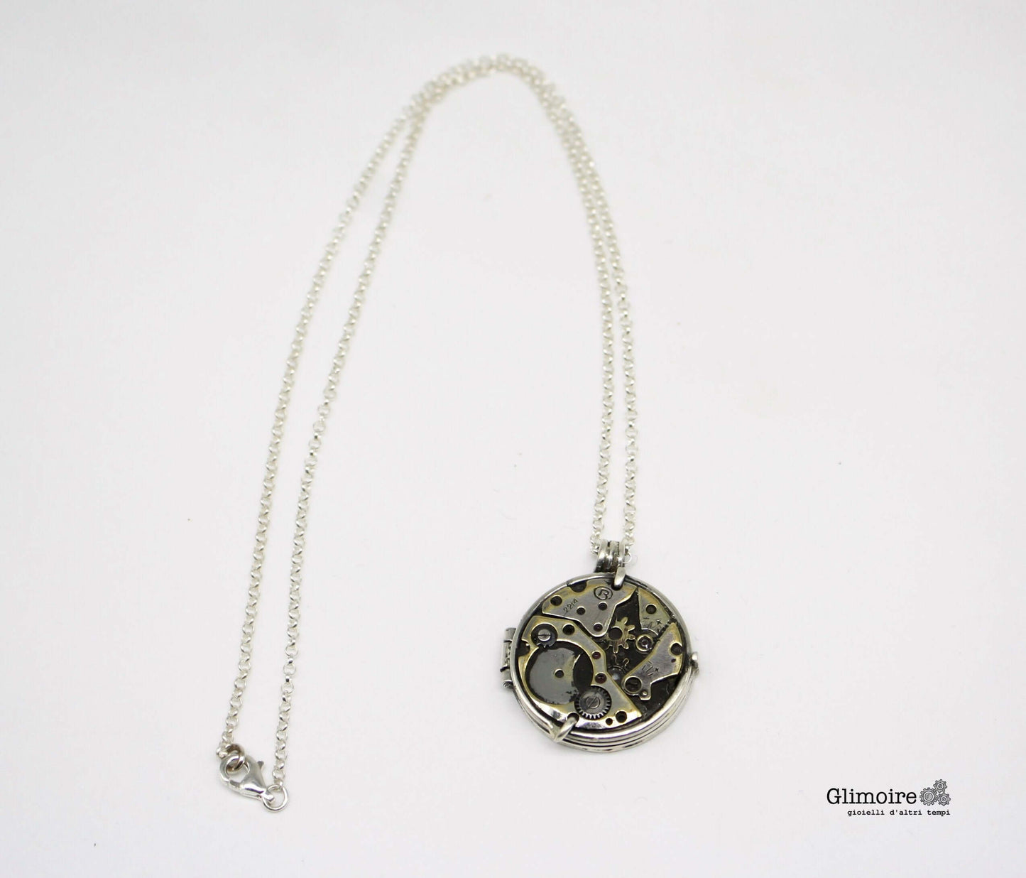 Portafoto artigianale con meccanismi orologio Glimoire con catena sottile in metallo argento