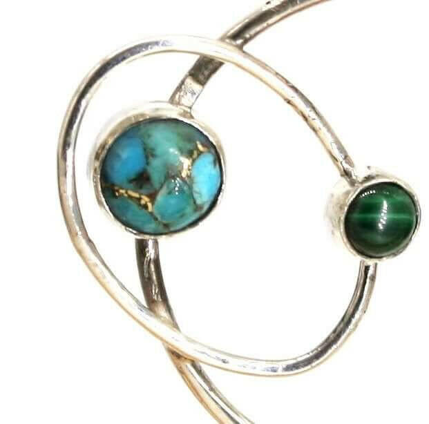 Orecchini artigianali pianeti con design unico in argento e pietre naturali turchesi e verdi