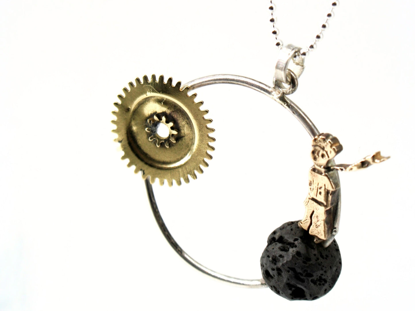 Sternenreisender – Handgefertigte Halskette mit Lavastein und Zahnrädern, Artikel 450