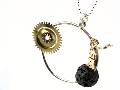 Sternenreisender – Handgefertigte Halskette mit Lavastein und Zahnrädern, Artikel 450