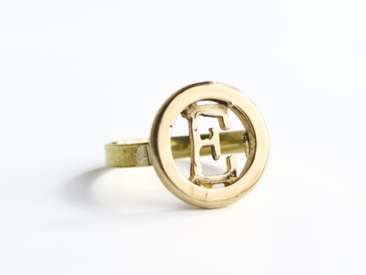 Anello con iniziali personalizzate