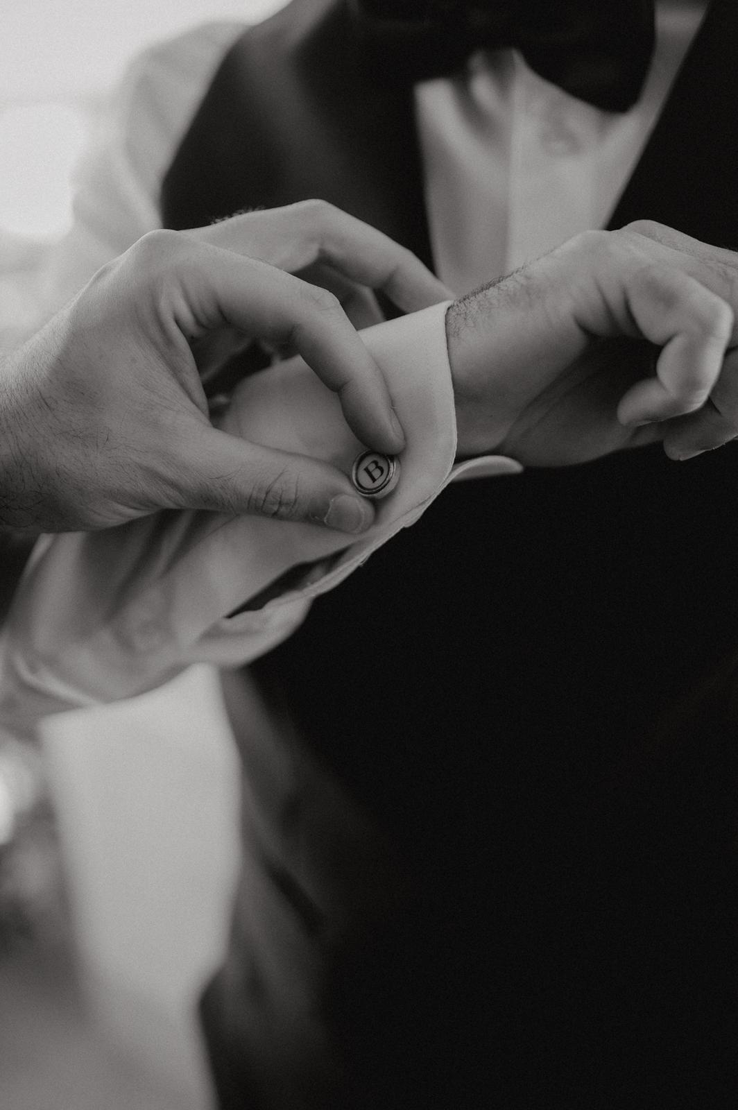 Gemelli indossati con tasti di macchina da scrivere