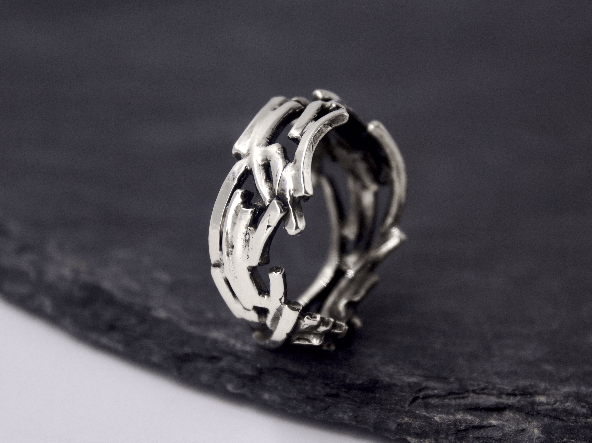 Anello art. 468 in argento, ispirato al mare di notte, riflessi e moto ondoso, design unico e fatto a mano.