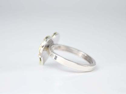 Anello cuore steampunk in argento con dettagli meccanici vintage firmato Glimoire 