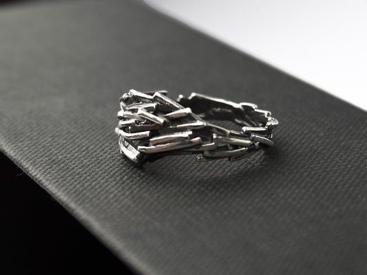 L'anello Gestalt di Glimoire, frammenti in argento, anello brunito