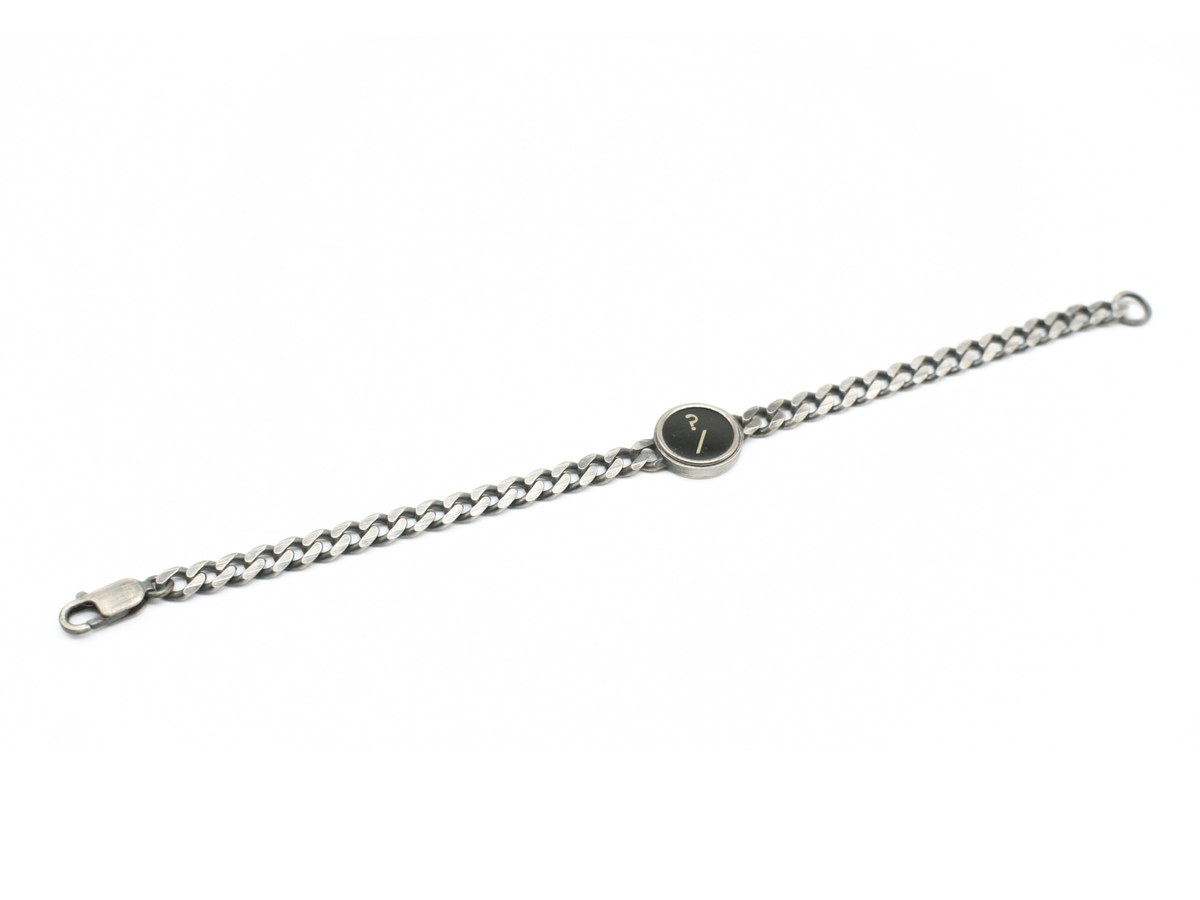 Bracciale da uomo in argento personalizzato Glimoire con maglia a catena e tasto di macchina da scrivere