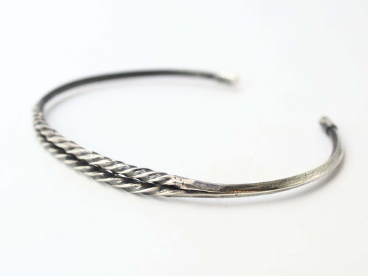 Bracciale in argento intrecciato Glimoire con design elegante e finitura lucida artigianale