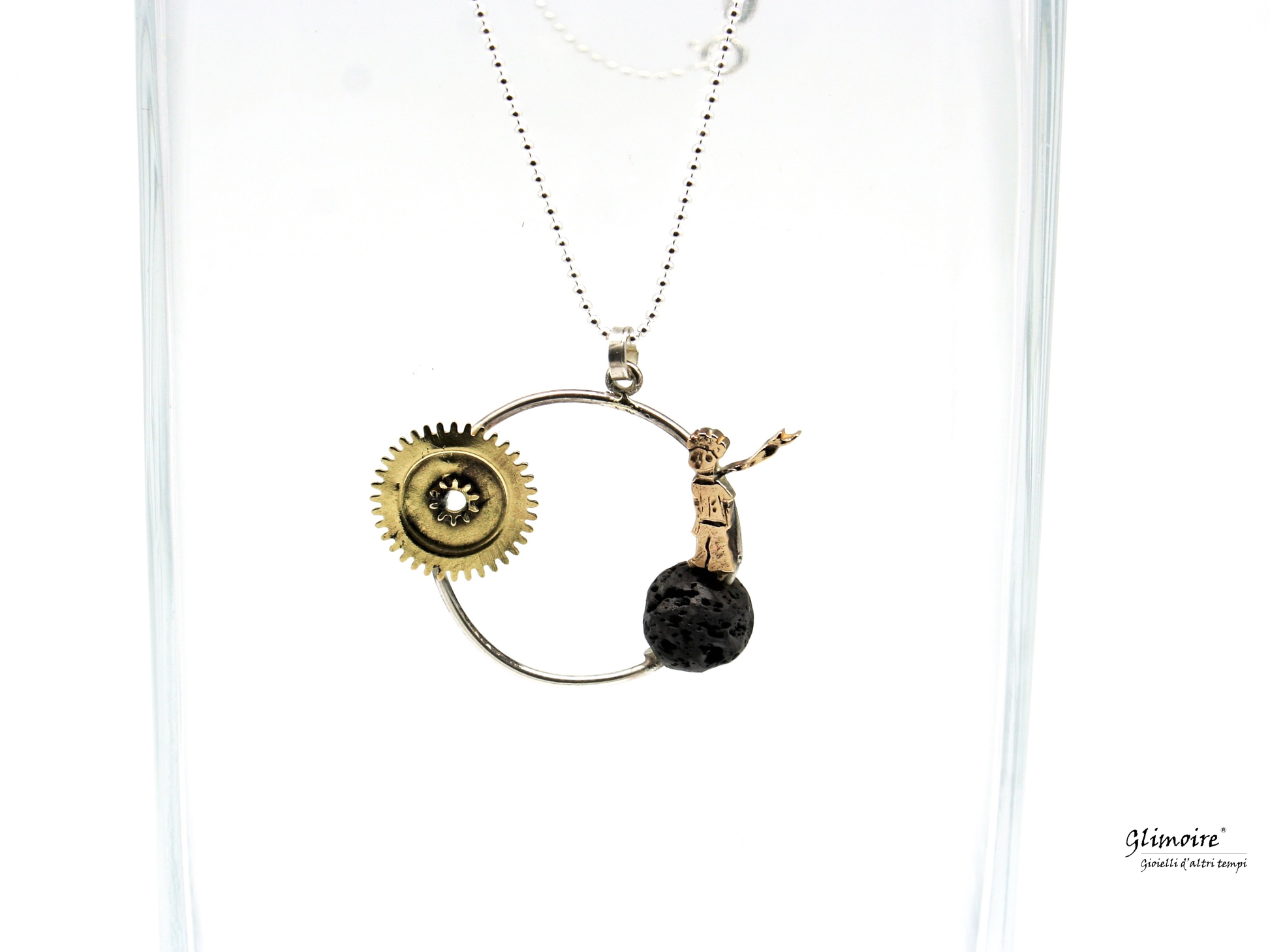 Collana cerchio pietra lavica fatta a mano con pendente in metallo e figura decorativa