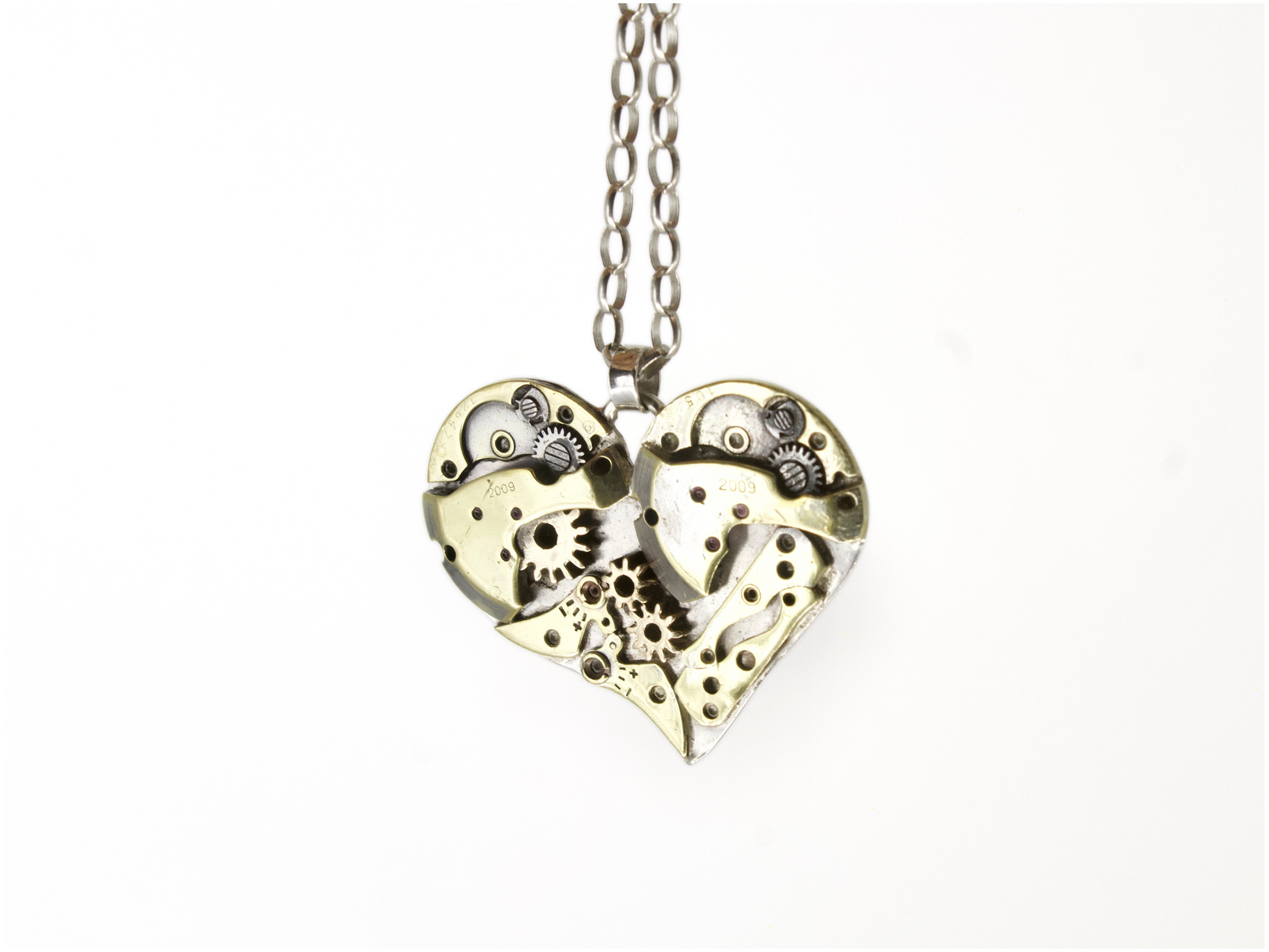 Collana cuore meccanico argento con ingranaggi a vista in design unico e dettagli raffinati