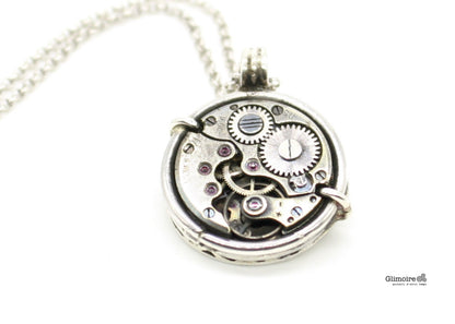 Collana in argento con meccanismo argento visibile e dettagli in metallo lucido