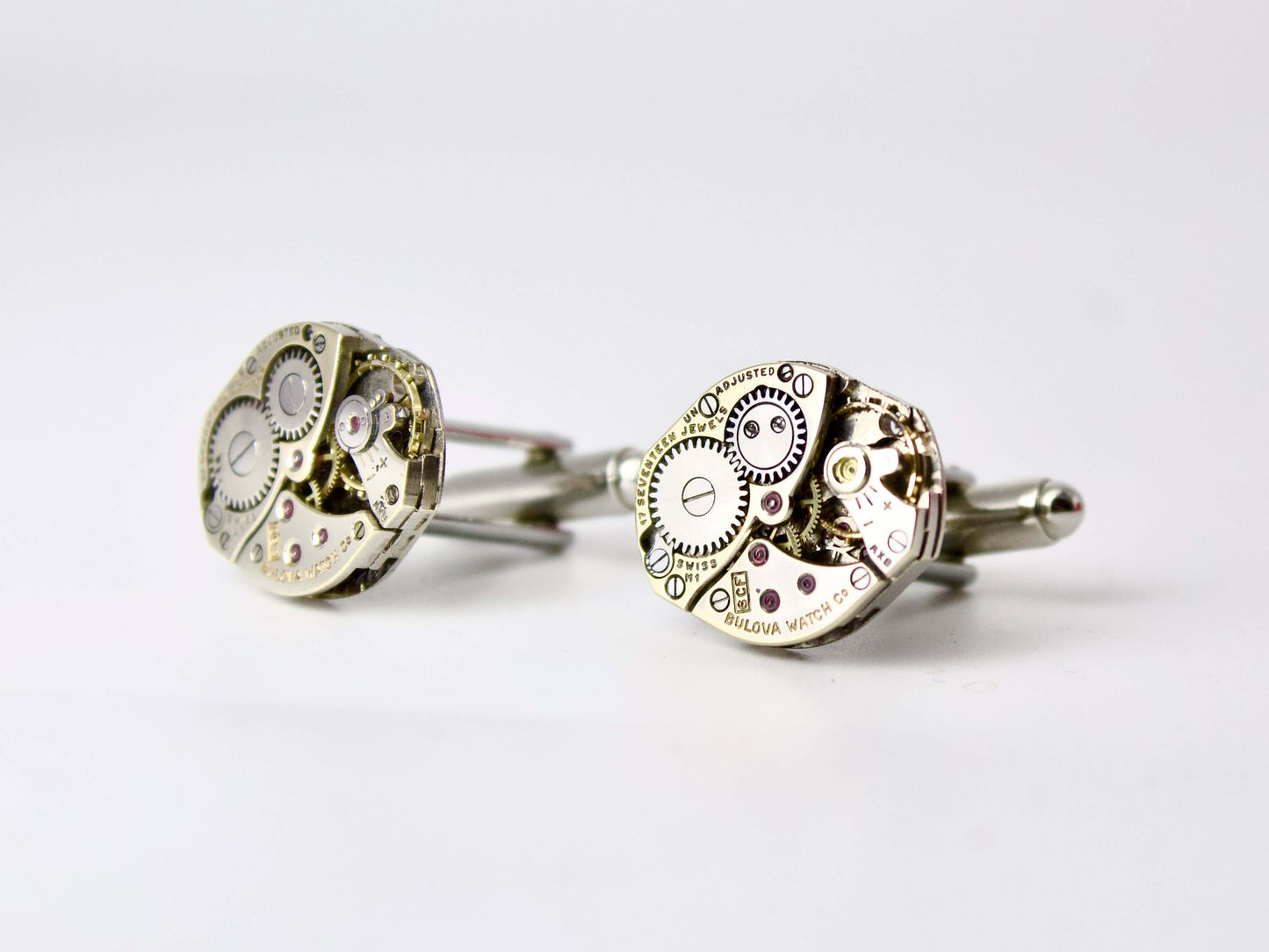 Gemelli artigianali Glimoire con veri ingranaggi di orologi vintage, regalo uomo stile steampunk.