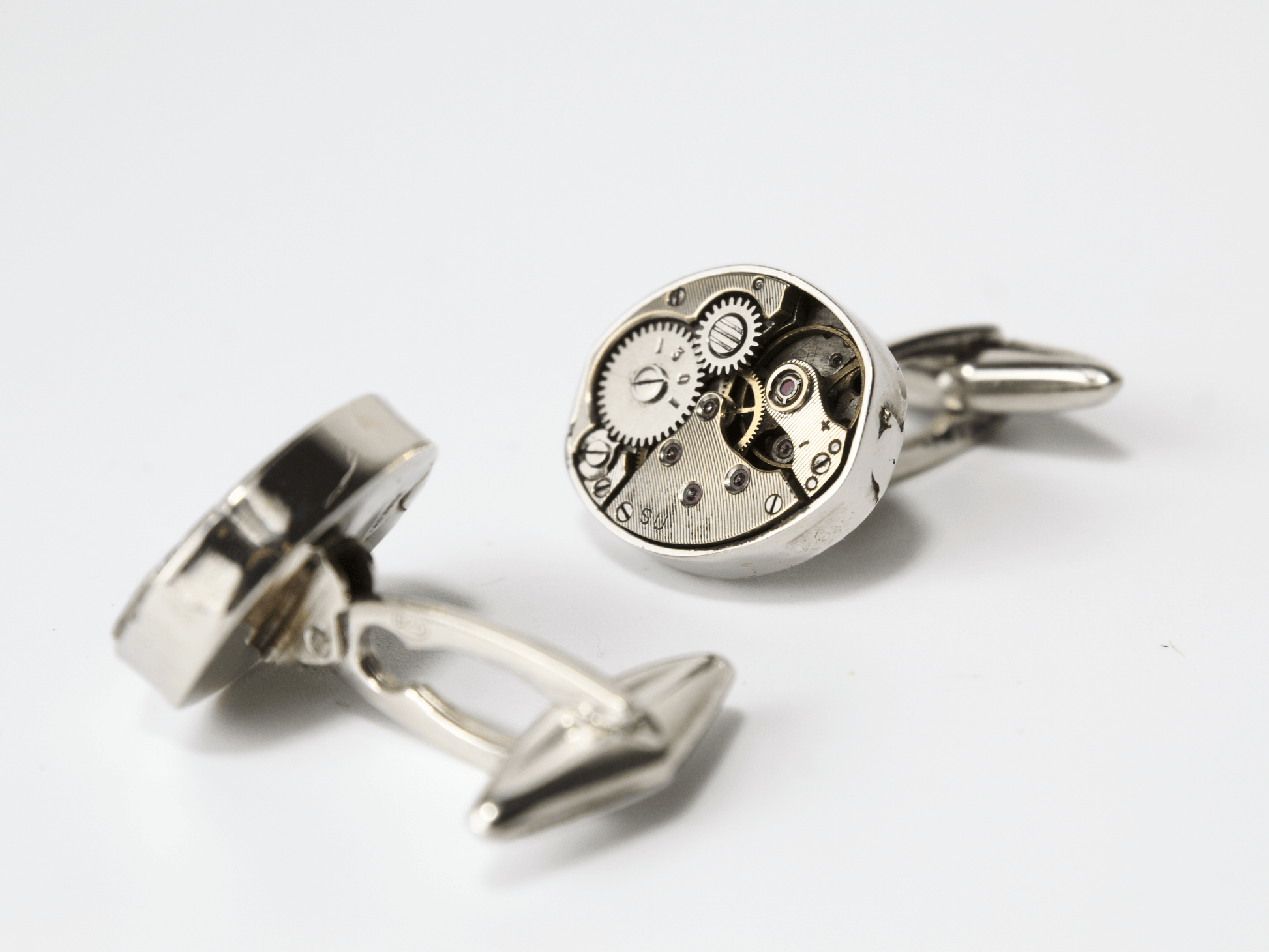 Gemelli da camicia in argento realizzati con meccanismi di orologi d'epoca