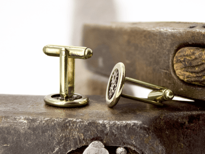 Gemelli uomo con ingranaggi in bronzo con design elegante e dettagli intricati