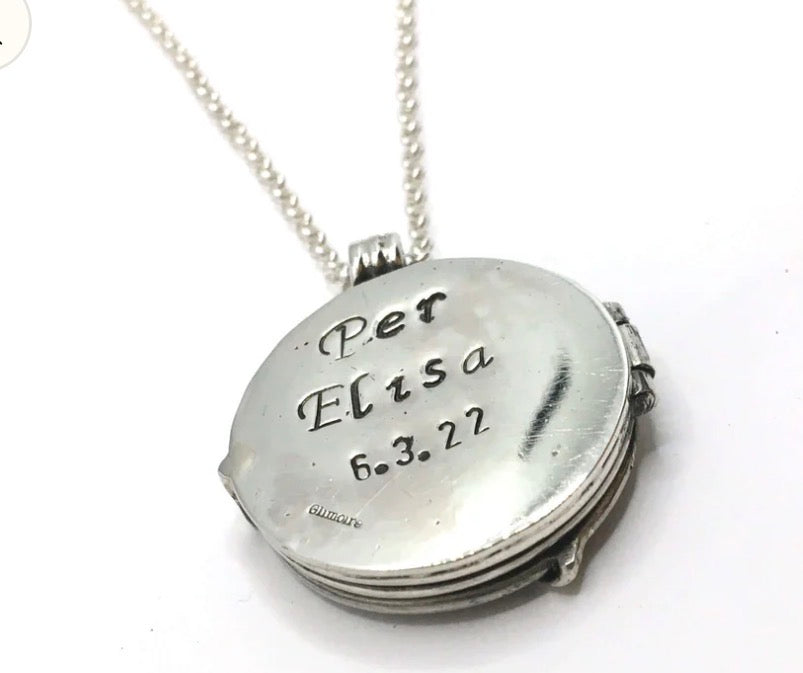 Ciondolo in argento con incisione personalizzata 'Per Elisa 6.3.22' pendente su collana