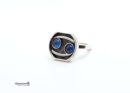 Anello segni zodiacali Glimoire in argento con doppia pietra blu lucida design moderno