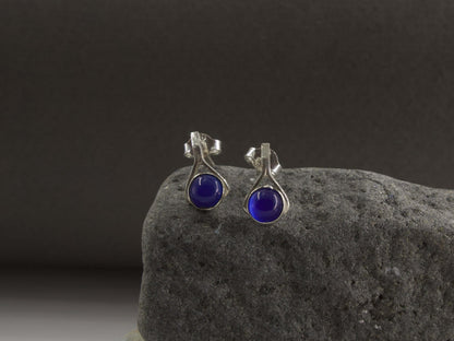 Orecchini a goccia con pietre colorate in argento con dettagli eleganti e forma unica