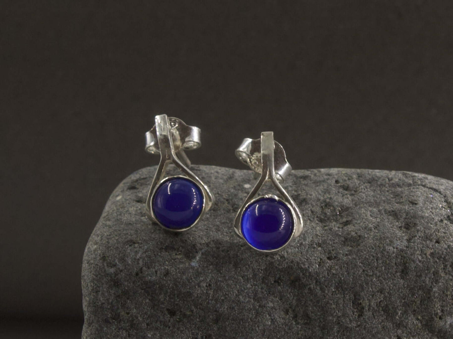 Orecchini a goccia pietra blu Glimoire in argento con design elegante e moderno