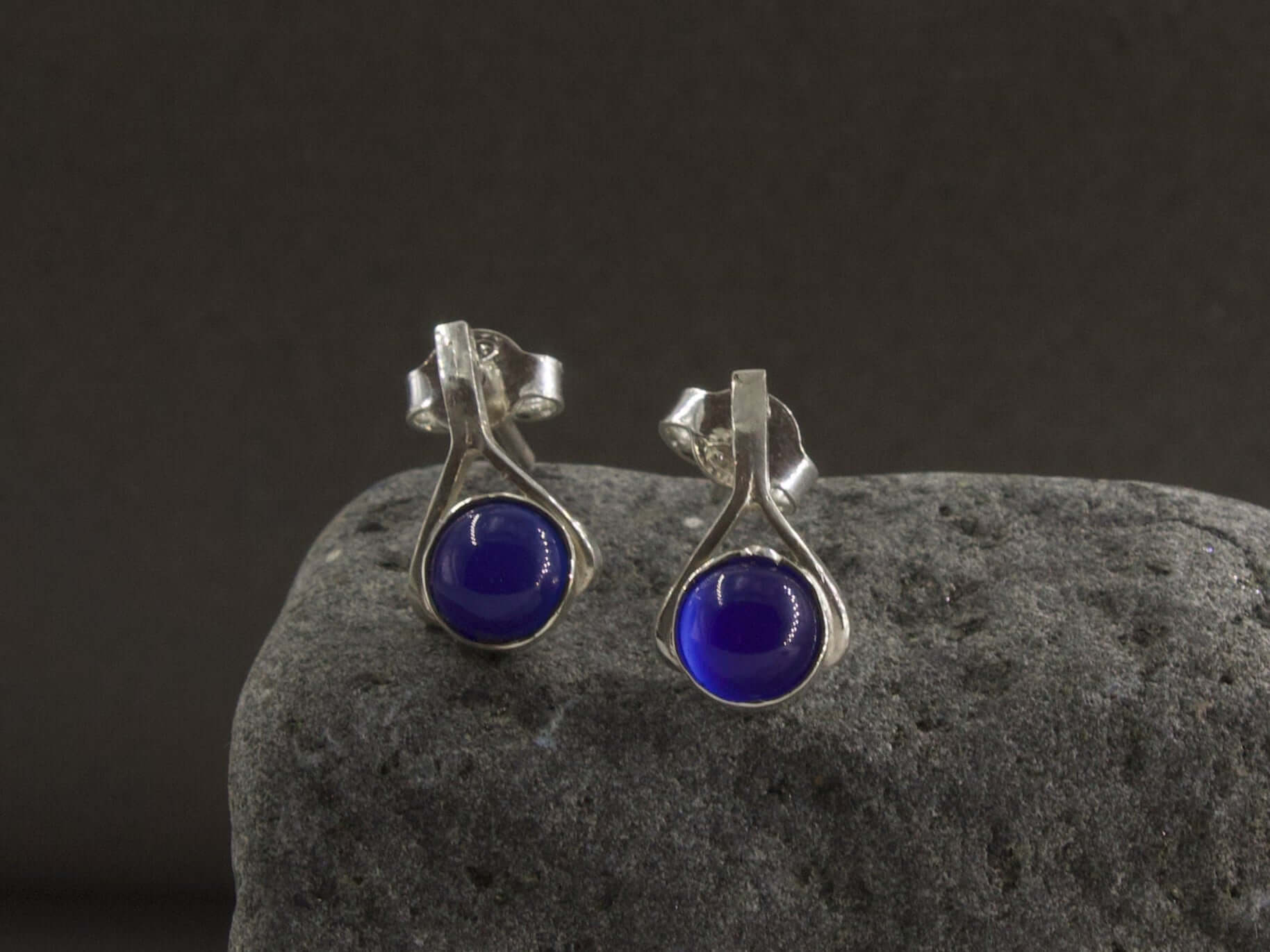 Orecchini a goccia pietra blu Glimoire in argento con design elegante e moderno