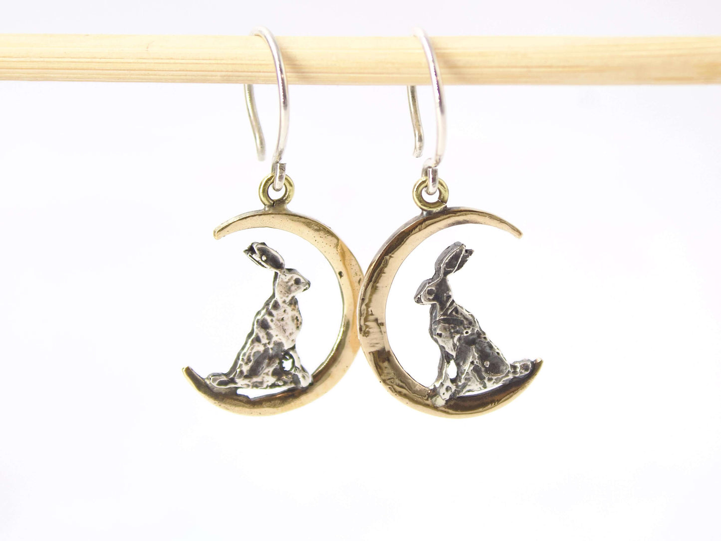 Conigli Orecchini artigianali luna con coniglio in argento e luna in bronzo