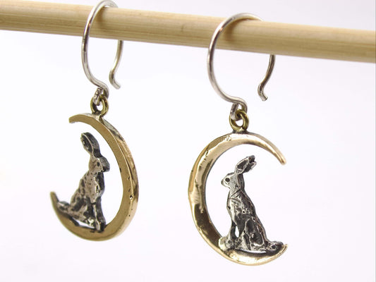 Orecchini artigianali lepre luna con coniglio in argento e luna in bronzo