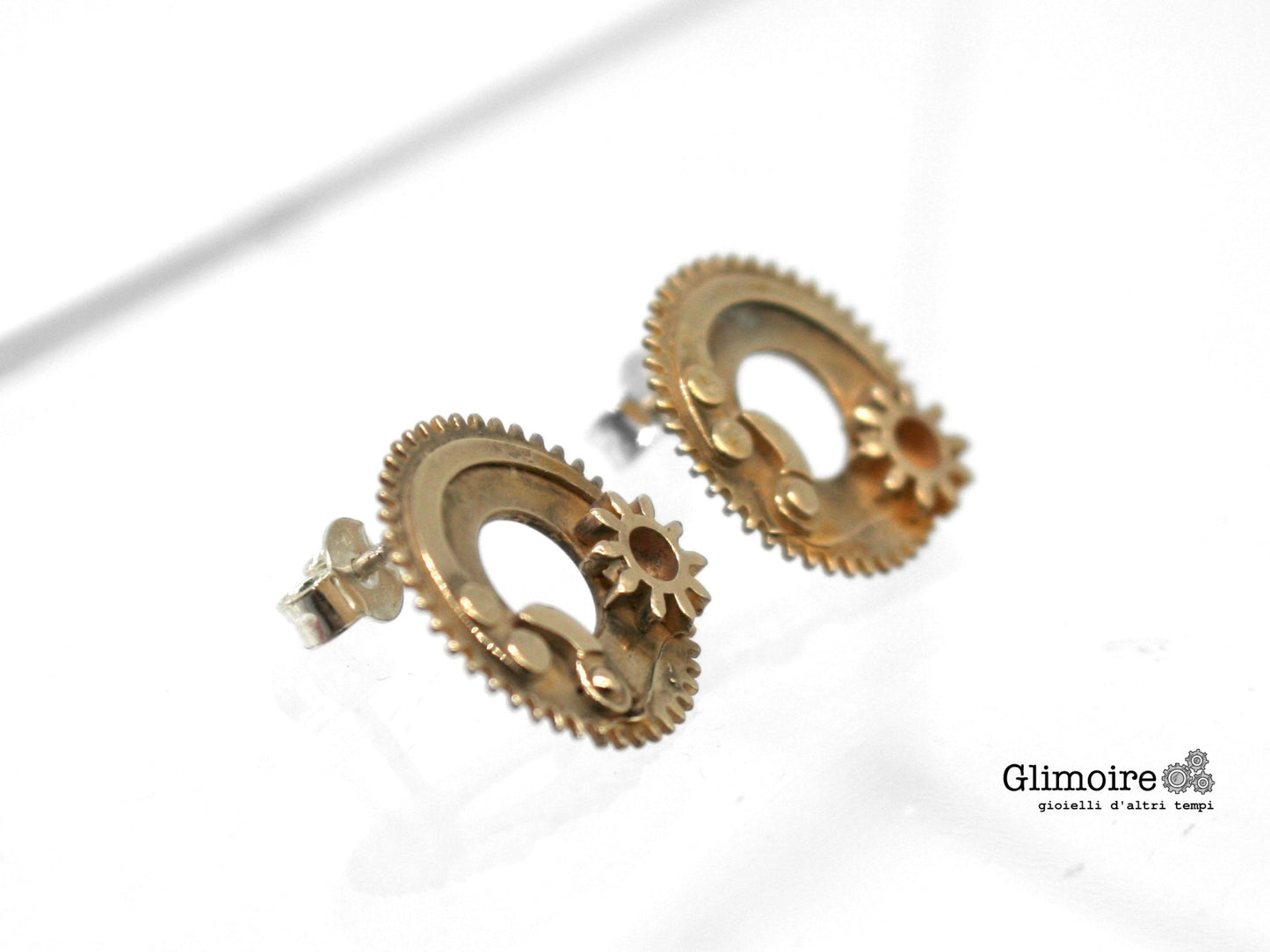Orecchini ingranaggi in bronzo con design a forma di ingranaggio e chiusura a perno