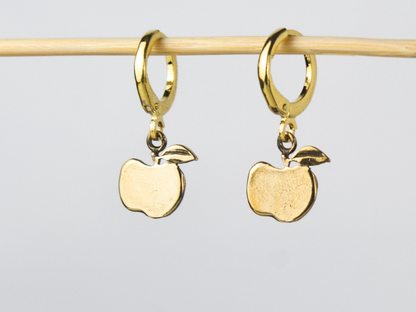 Coppia di orecchini Mela in bronzo con cerchietti in ottone dorato.