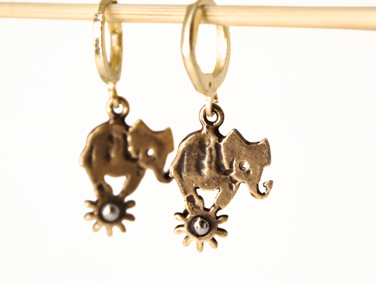 Coppia di orecchini minimali in bronzo e ottone a forma di elefantino