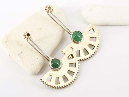 Orecchini pendenti pietra verde Glimoire design in metallo con pietra verde centrale