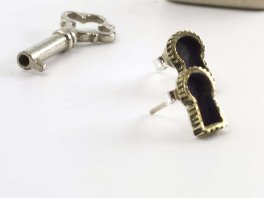 Orecchini serrature a forma di chiave vintage in metallo dorato e argento Glimoire