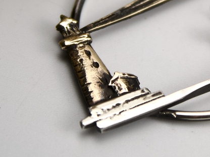 Collana Glimoire con pendente inciso a mano 'Il faro e il veliero' in metallo pregiato