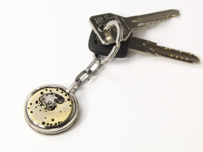 Portachiavi ingranaggi di Glimoire con design elegante e dettagli metallici per personalizzare le chiavi