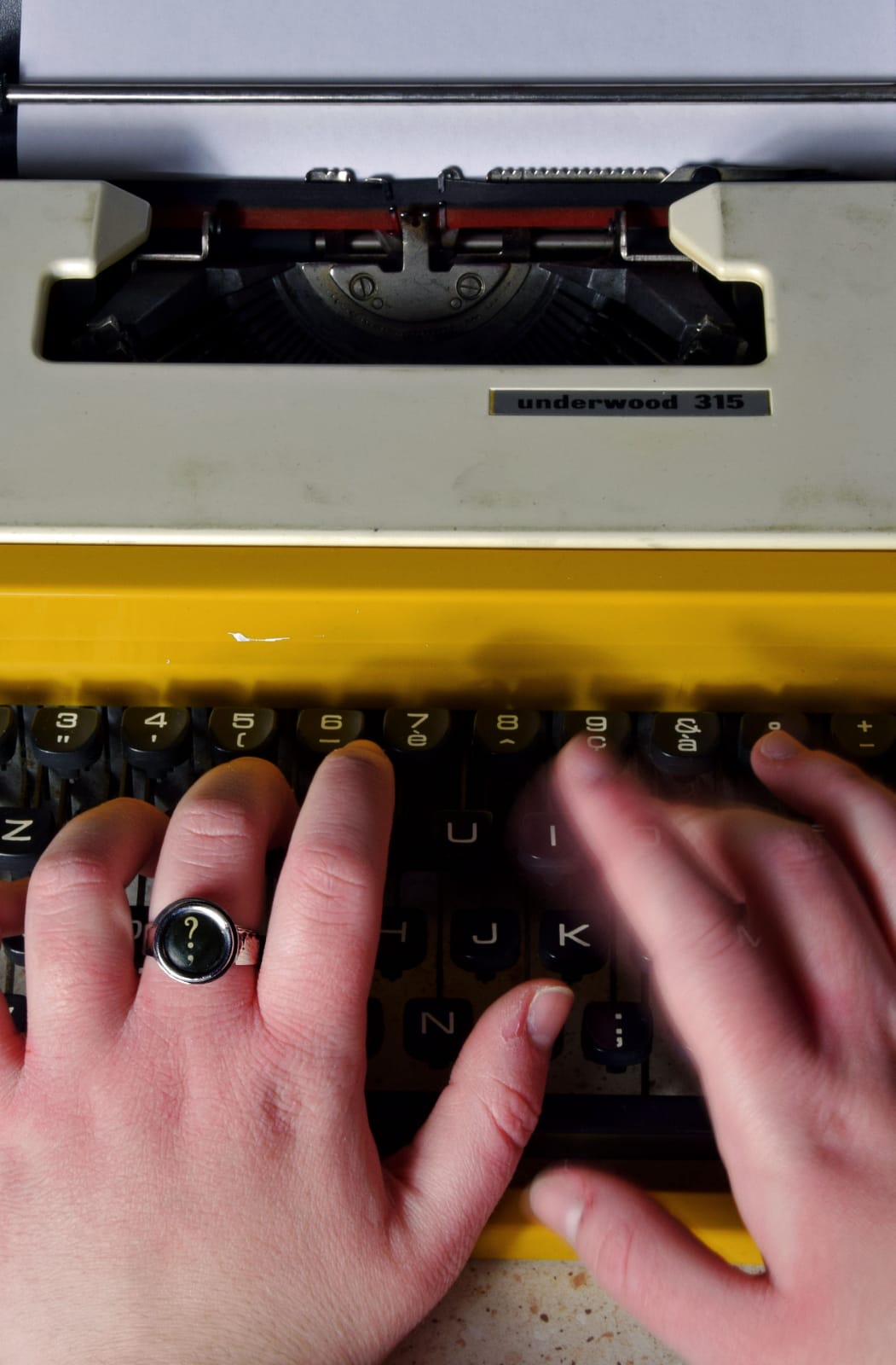 Anello con tasto di macchina da scrivere versione tonda - Tasto a richiesta