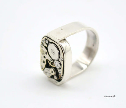 Anello con ingranaggi vintage in argento con dettagli meccanici a vista