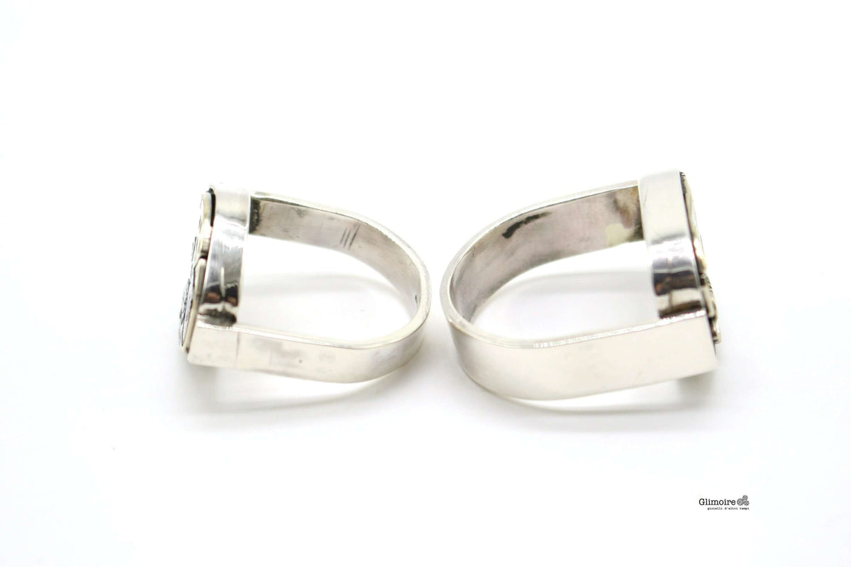 Anello con ingranaggi vintage in argento con design unico e dettagli visibili