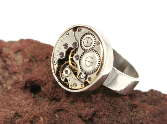 Anello con meccanismo di orologio Glimoire in argento con ingranaggi dettagliati