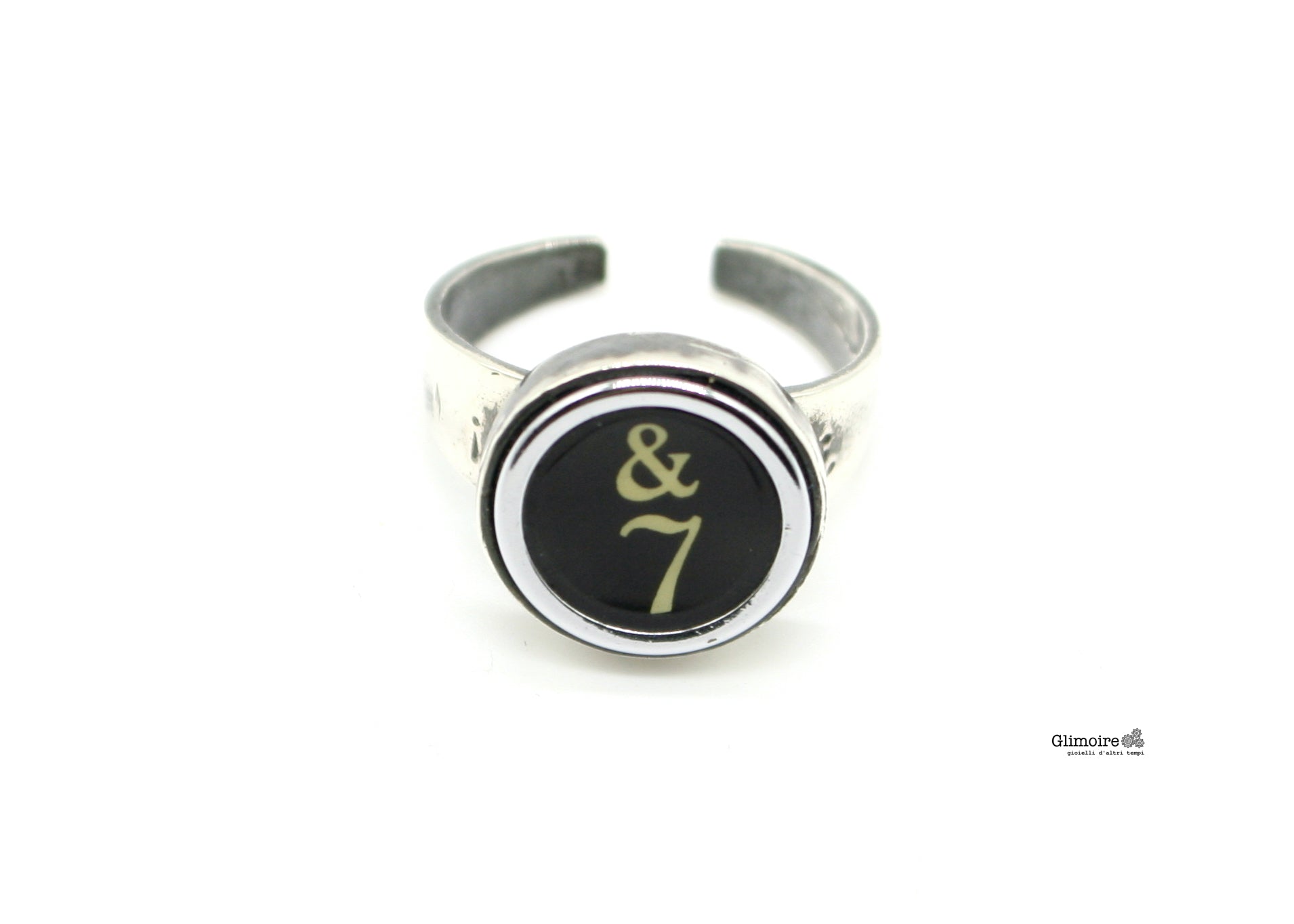 Anello in argento con tasti di macchina da scrivere design nero e numeri chiari Glimoire