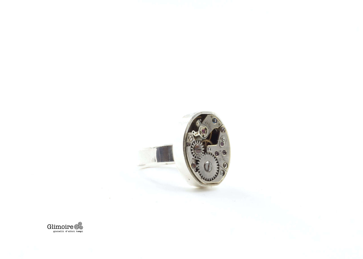 Anello meccanismo di orologio con rubini dell'orologio visibili da diverse angolazioni